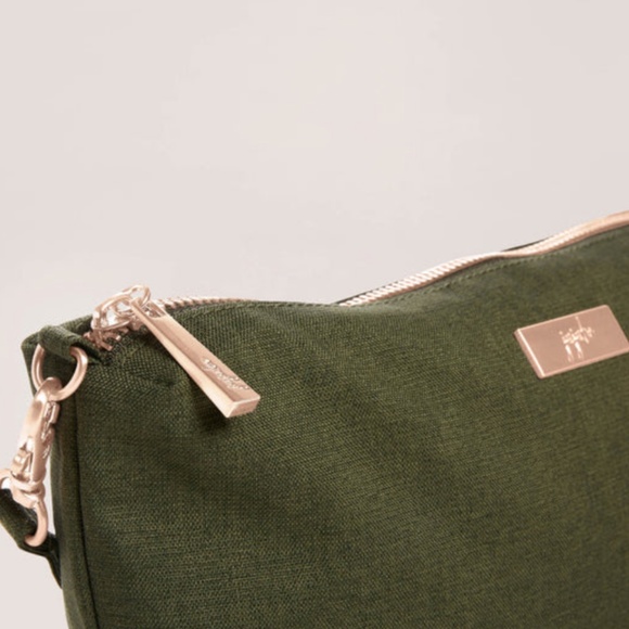 JuJuBe Be Quick Wristlet, Black Chromatics, GUC - Picture 11 of 15